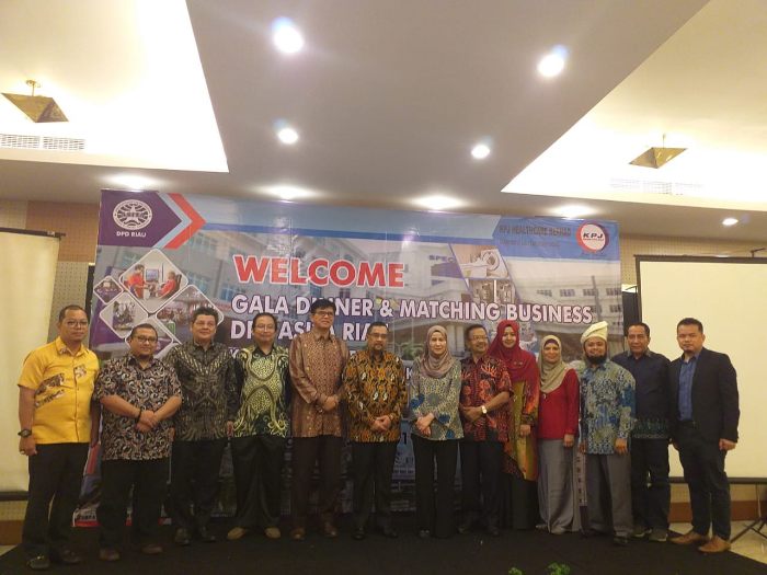 Foto Bersama Vice President KPJ Datin Fauziah bersama Wakil Gubernur Riau Edy Natar Nasution beserta jajaran lainnya dalam acara gala dinner and matching business di Hotel Pangeran, Jumat (28/6/2019). (*1/mirshal)