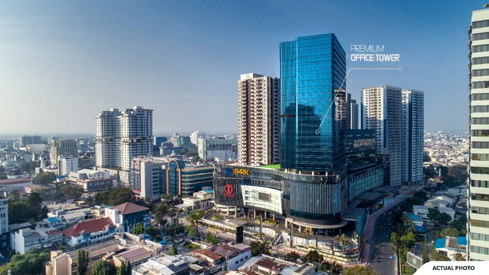Premium Office Tower Podomoro City Deli Medan tampak paling tinggi dan modern di tengah kota Medan (Foto: dok. Agung Podomoro Land)