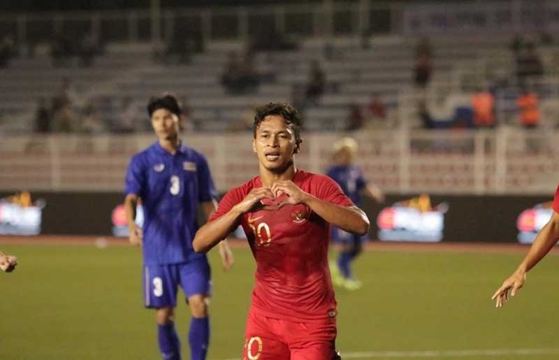 Aksi Gonzalo Higuain (tengah) saat membobol gawang Inter Milan di Giuseppe Meazza. (ALBERTO PIZZOLI/AFP PHOTO)