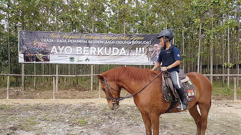 LATIHAN BERKUDA: Telah dibuka tempat latihan berkuda di Jalan Soekarno-Hatta, seberang Mal SKA yang dinamakan Horse Power, Ahad (2/2/2020). ( SOFIAH/RIAU POS )