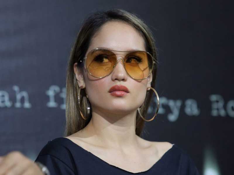 Artis Cinta Laura Kiehl optimis industri film dan musik Indonesia sedang menunjukan tren positif dan akan terus menggeliat. (Dery Ridwansah/ JawaPos.com )