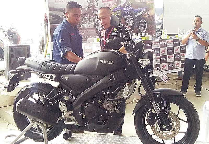 DIPERKENALKAN: Yamaha All New XSR 155 saat diperkenalkan di salah satu diler Yamaha di Pekanbaru, beberapa waktu lalu.(*2/MIRSHAL/RIAU POS)