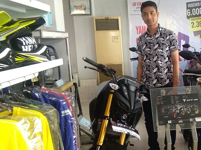 Yamaha MT-15 dipamerkan di showroom PT Alfa Scorpii Jalan Sudirman, Pekanbaru, kemarin. (*2/MISRSHAL/RIAU POS)