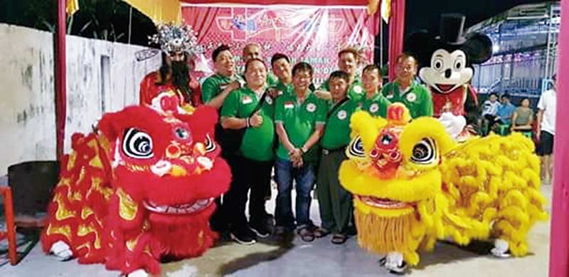 FOTO BERSAMA: Seluruh panitia HUT Dewa Hiap Thian Tai Thei tampak berfoto bersama saat acara berlangsung, Rabu (5/2/2020). (PRAPTI DWI LESTARI/RIAU POS)