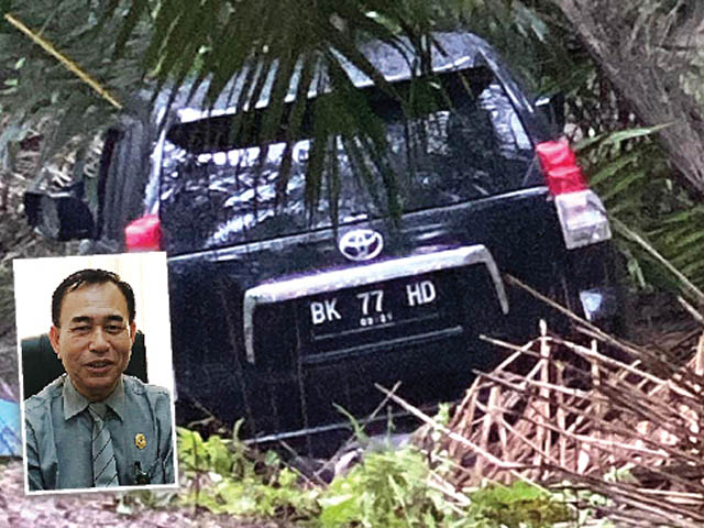 MISTERI: Mobil Jamaluddin di kebun sawit di Dusun II Namo Bintang, Deli Serdang, Sumatera Utara. Di mobil itulah Jamaluddin ditemukan dalam kondisi tewas, Jumat (29/11). Foto kir: Jamaluddin semasa hidup. (Sumut Pos/JPG)