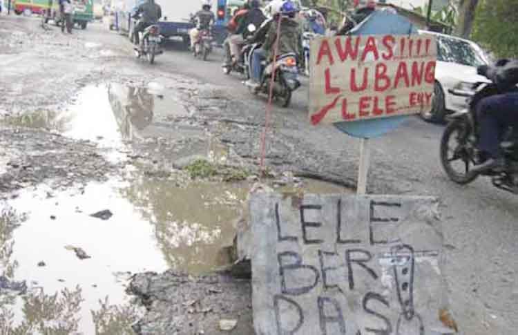 Begini kondisi Jl Teropong, Pekanbaru, saat musim hujan. (ISTIMEWA)
