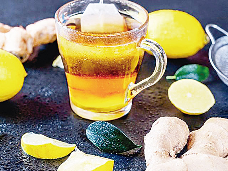 Mengonsumsi campuran air jahe, lemon, dan madu memberikan banyak manfaat bagi kesehatan. (jpg)