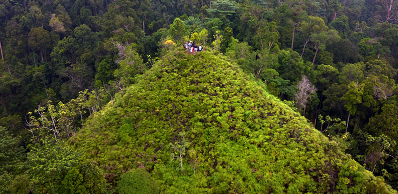 Bukit mirip piramida di Desa Pantai, Kecamatan Kuantan Mudik yang diambil menggunakan drone, beberapa waktu lalu (HENDRA S JAYA FOR RIAU POS)