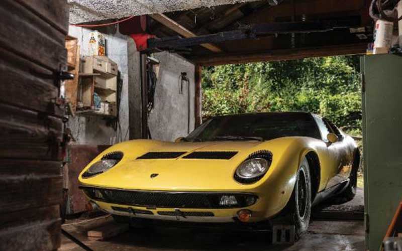Lamborghini Miura P400 S yang tersimpan di gudang bertahun-tahun. Foto: Carscoops