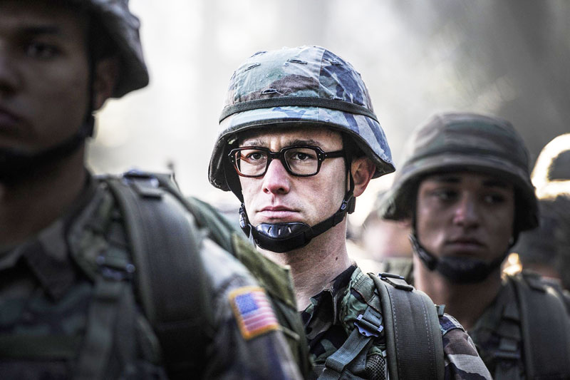 Salah satu adegan dalam film Snowden. (IMDB)
