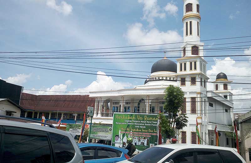 MEGAH: Masjid Nurul Yaqin di Jalan Hang Tuah, Kelurahan Rejosari, Tenayan Raya. Foto diambil Rabu (29/5/2019). (*3/MIRSHAL/RIAU POS)