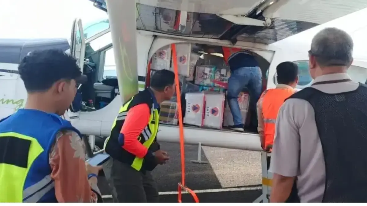 Pengiriman bantuan logistik dari BNPB untuk masyarakat Krayan Selatan yang terdampak bencana menggunakan armada Maskapai MAF. 