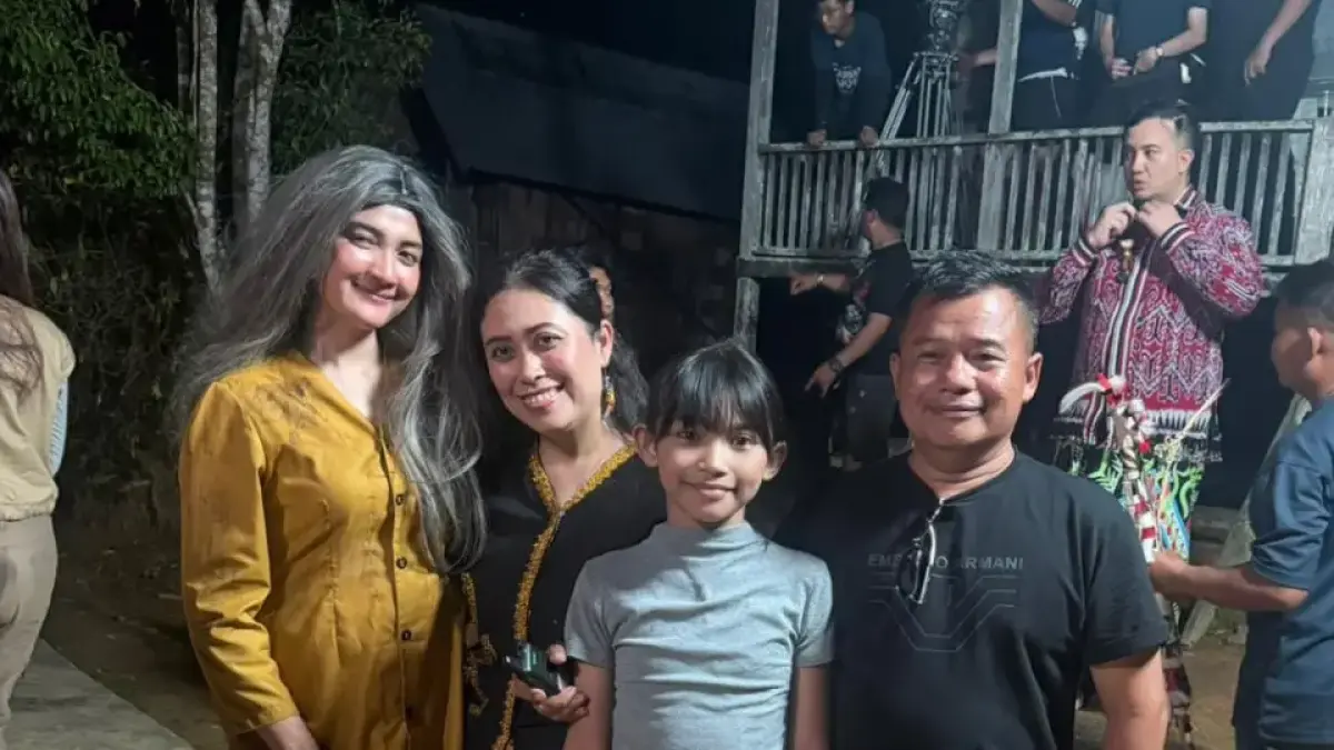 Nama&nbsp;Naura Irawan atau akrab disapa Ola berhasil menembus industri perfilman nasional dengan membintangi film layar lebar Tanah Dayak.