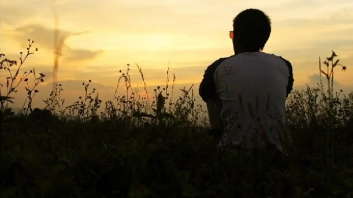 ilustrasi pria menyendiri