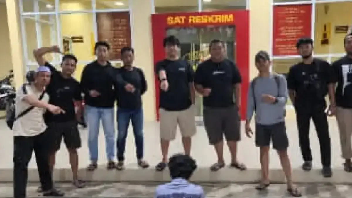 Resmob Polres Banjar mengamankan GKA, terduga pelaku penganiayaan terhadap perempuan 18 tahun di Martapura.(Foto: Polres Banjar)