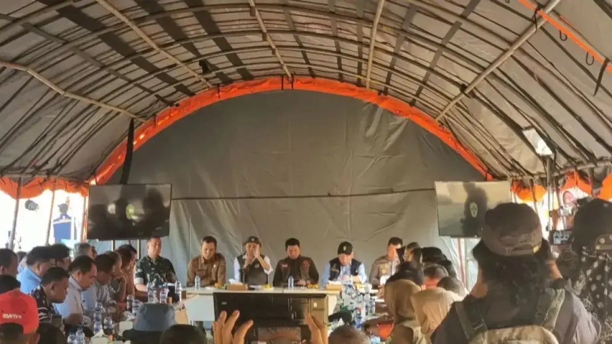 Rapat koordinasi bersama Menteri Kehutanan (Menhut) Raja Juli Antoni tentang kebakarang hutan dan lahan serta dampak kekeringan yang melanda Kalimantan Timur.