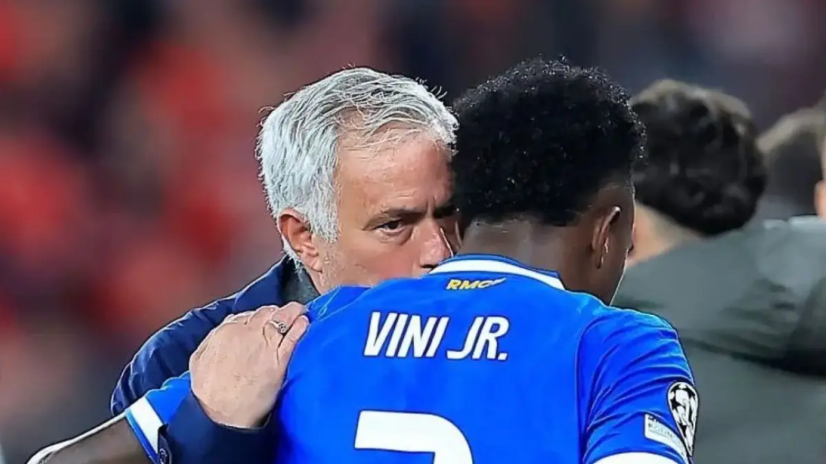 Jose Mourinho dan Vini Jr.