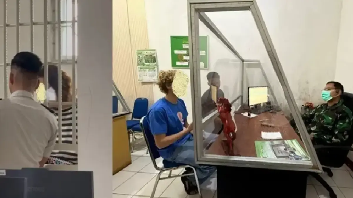 JG diamankan di ruang Detesi Imigrasi. Putra dari JG sedang berkonsultasi dengan dokter RS Dr. R. Hardjanto Balikpapan untuk pengobatan ibunya. (IST.)