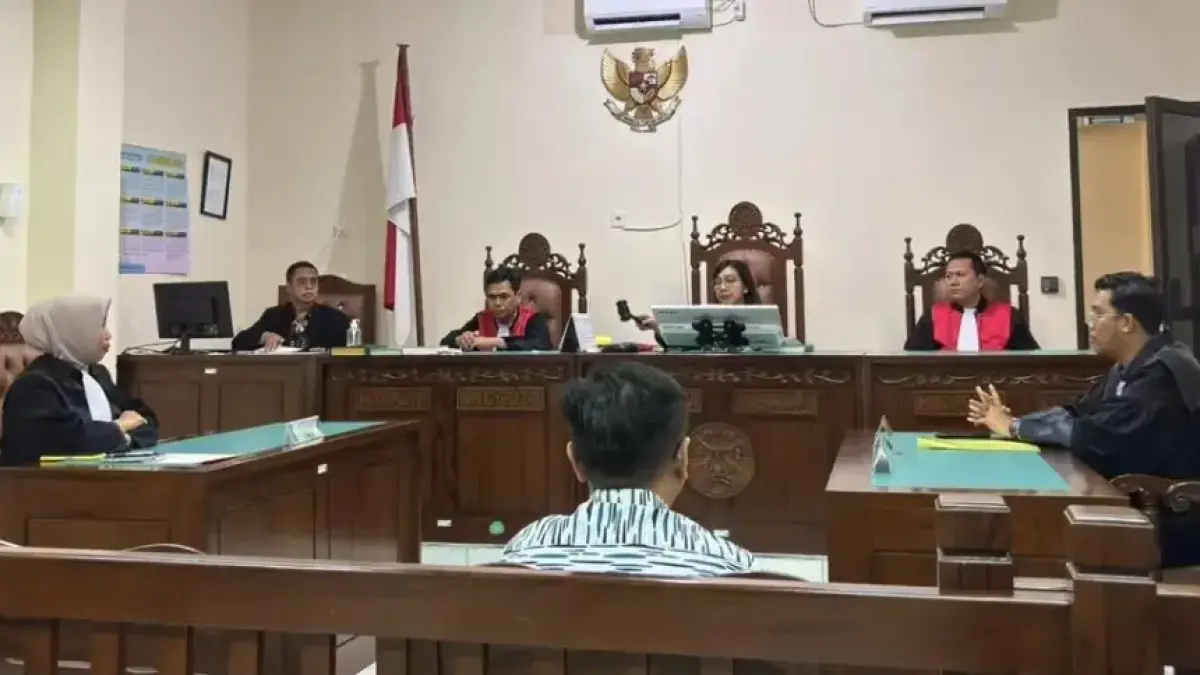 Terdakwa Handy Aliansyah melalui tim penasihat hukumnya menyampaikan duplik di PN Balikpapan sebagai bentuk perlawanan terhadap tuntutan JPU dalam perkara dugaan kerugian solar Rp20,7 m. (Foto: Moeso)