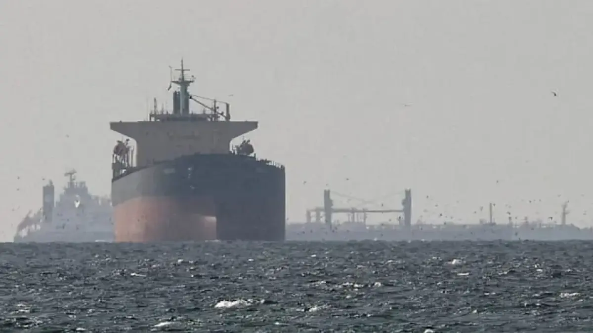 Kapal yang tertahan di Se;at Hormuz.