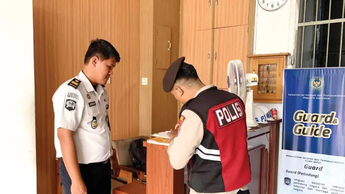 PENGAWASAN : Samapta Polresta Palangka Raya menyisir titik rawan di Lapas Perempuan Kelas II Palangka Raya. FOTO: IST/RADAR SAMPIT