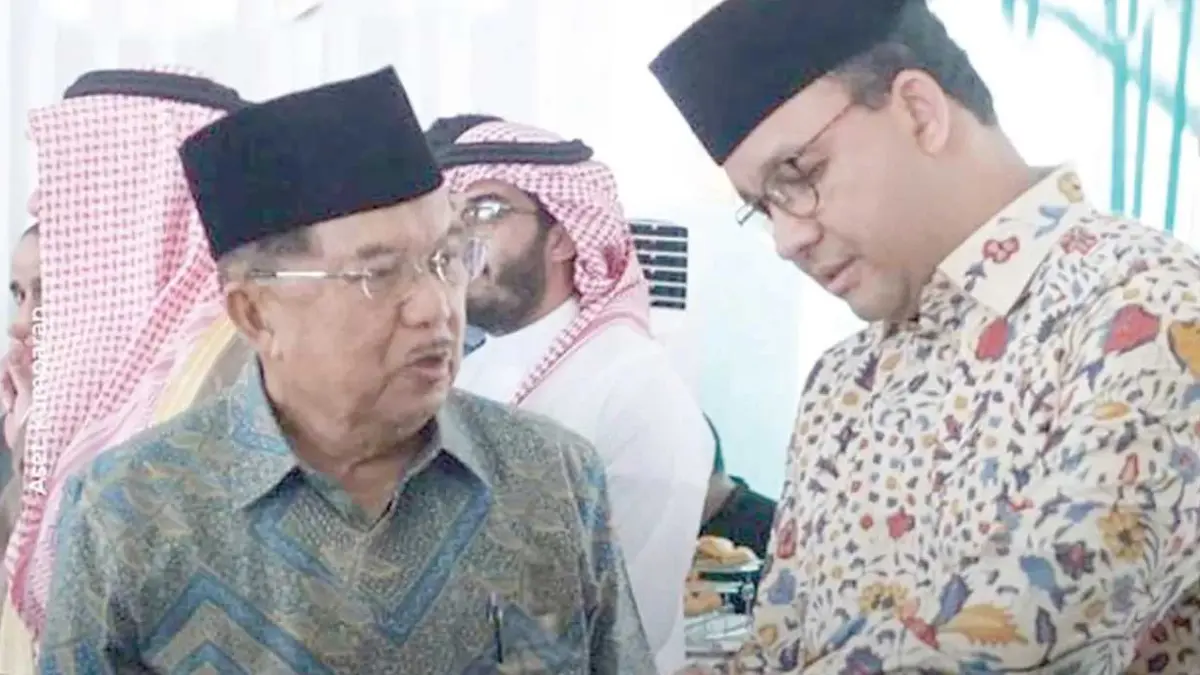 Mantan Wapres RI Jusuf Kalla saat berbincang dengan Anies Baswedan. IST