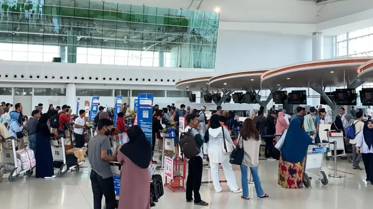 Kesibukan di bandara SAMS Sepinggan, Balikpapan.