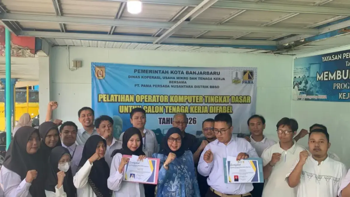 MOMEN: Wali Kota Banjarbaru bersama BBSO Head PT PAMA dan peserta berfoto bersama usai penutupan pelatihan.