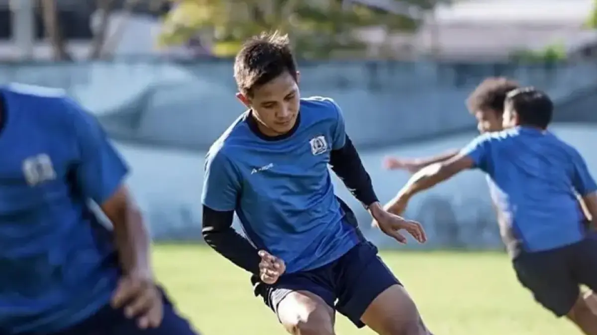 Pemain Persiba Balikpapan menjalani sesi latihan.
