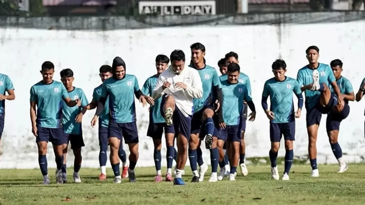 Skuad Persiba Balikpapan menjalani latihan intensif jelang putaran ketiga Liga 2 2025/2026 sebagai persiapan menghadapi laga malam selama bulan Ramadhan.  
