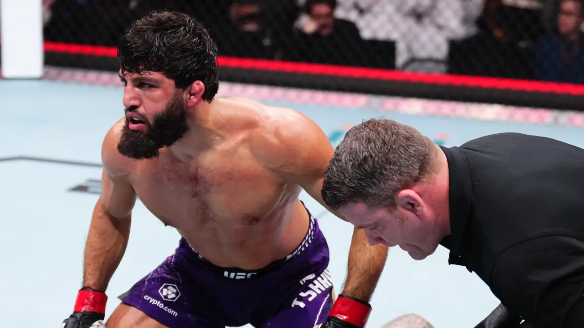 Arman Tsarukyan menang atas Dan Hooker.