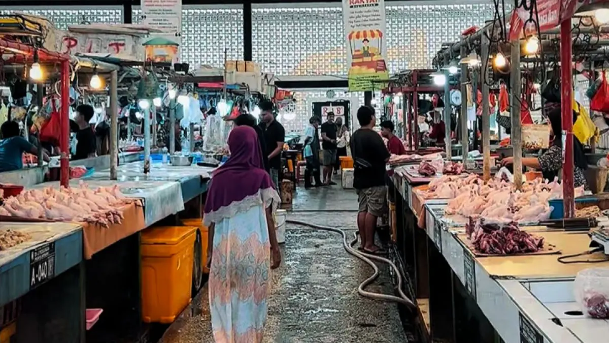 JAGA BAHAN POKOK: Ilustrasi salah satu pasar tradisional di Balikpapan. Jelang Ramadan DPRD memberi atensi khusus agar stok dan harga bahan pokok di pasar aman dan stabil.     