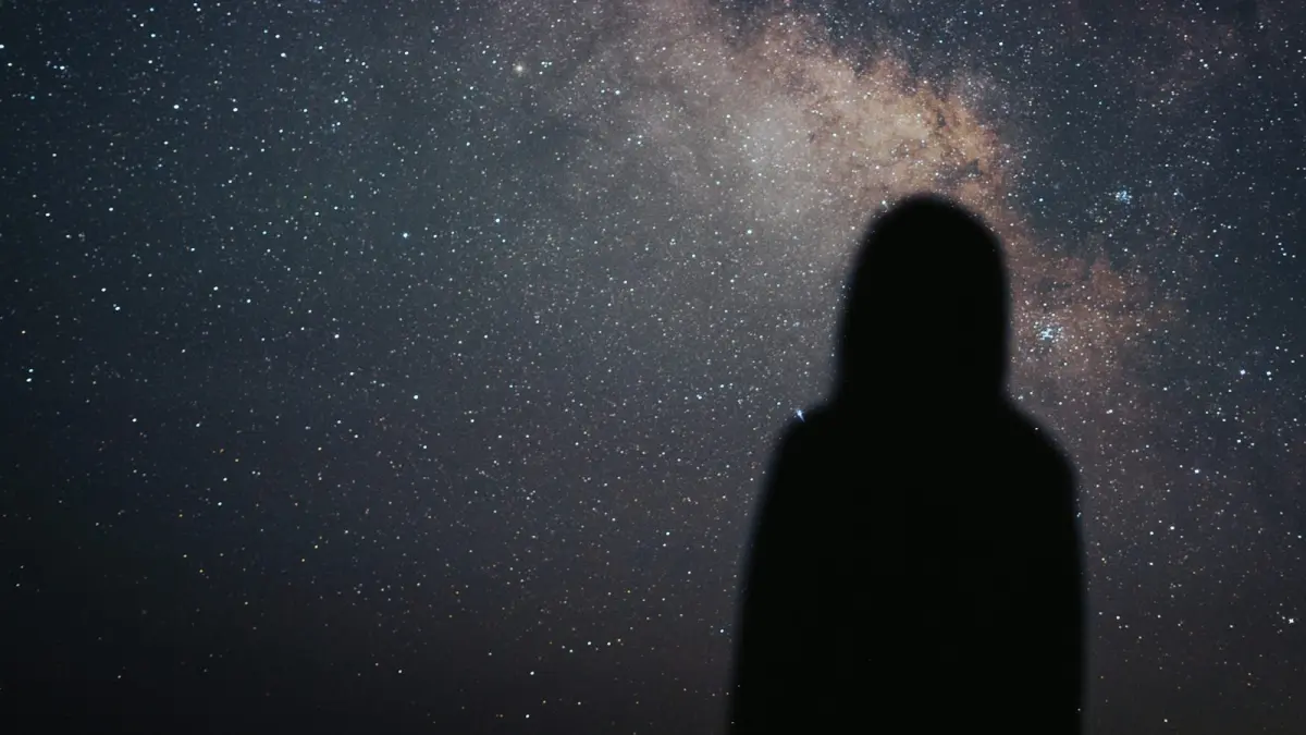 Ilustrasi wanita dan langit malam.