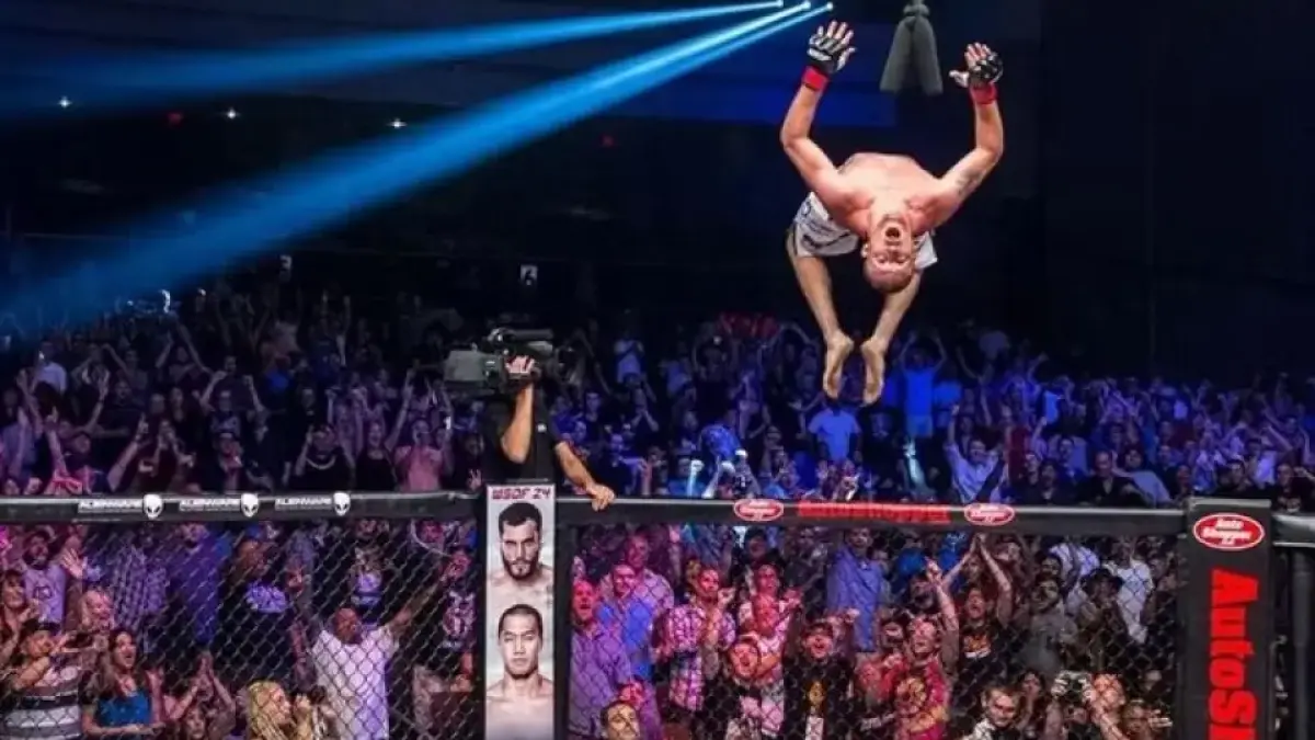 Selebrasi ikonik dari Justin Gaethje.