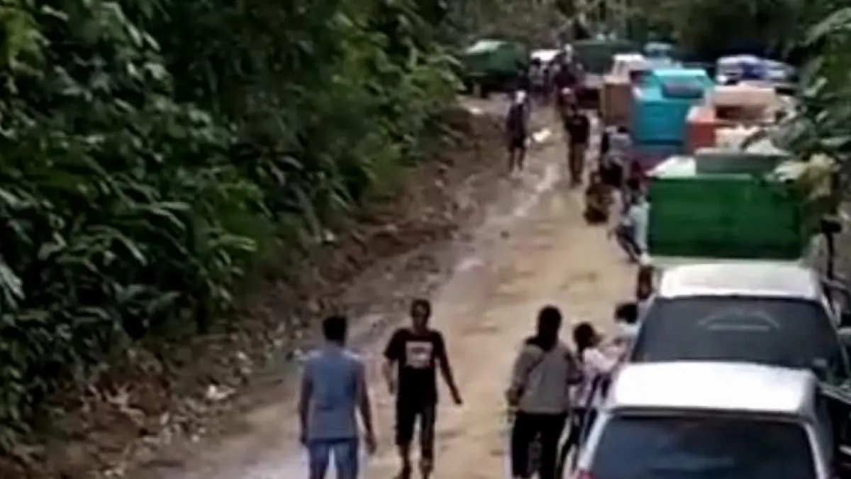 Jalan Berau-Kutim wilayah pesisir rusak parah.